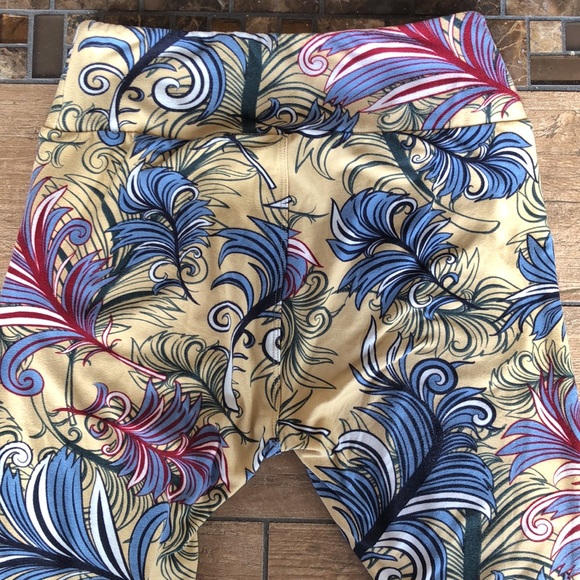 One Size Printed Leggings - Picture 6 of 6